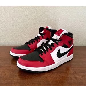 Jordan Retro 1 Mid Chicago Black Toe (Size 13) 554724-069 Authenticity iconic